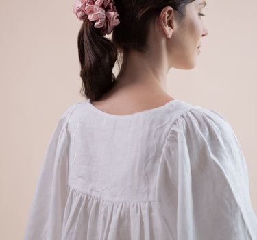 The Thalassa is a beautiful voluminous scrunchie hair tie, made from beautiful 100% silk satin.  Hand painted design by Fleur Kakasi.