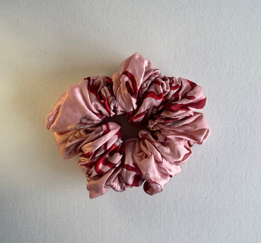 The Thalassa is a beautiful voluminous scrunchie hair tie, made from beautiful 100% silk satin.  Hand painted design by Fleur Kakasi.