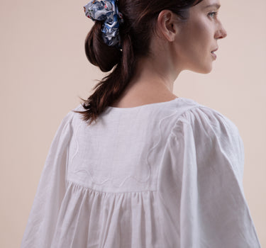 The Thalassa is a beautiful voluminous scrunchie hair tie, made from beautiful 100% silk satin.  Hand painted design by Fleur Kakasi.